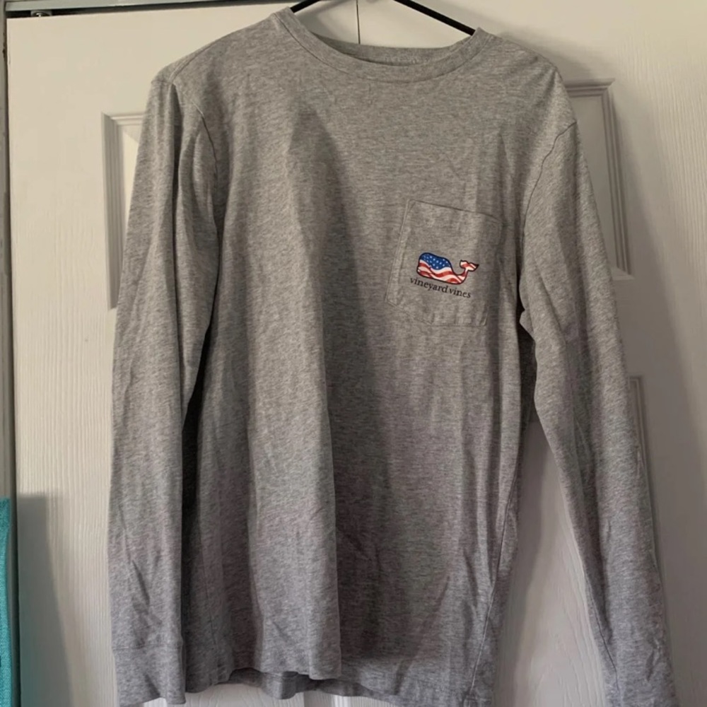 vineyard vines logo top